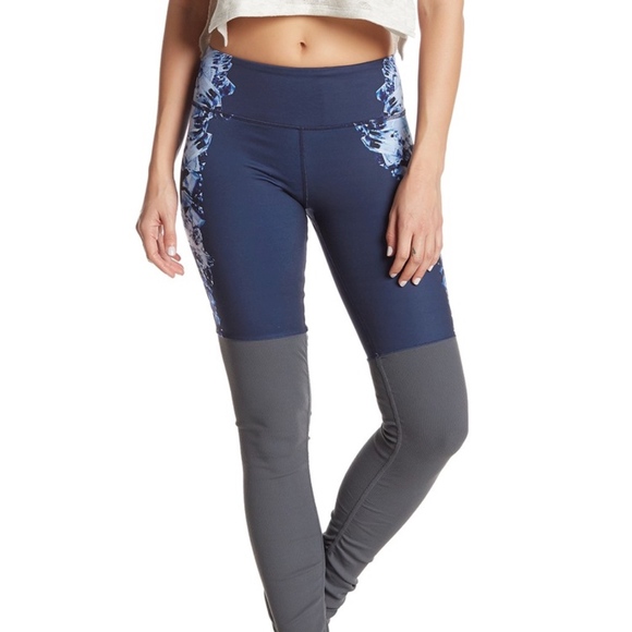 ALO Yoga Pants - Alo Goddess Ribbed Leggings